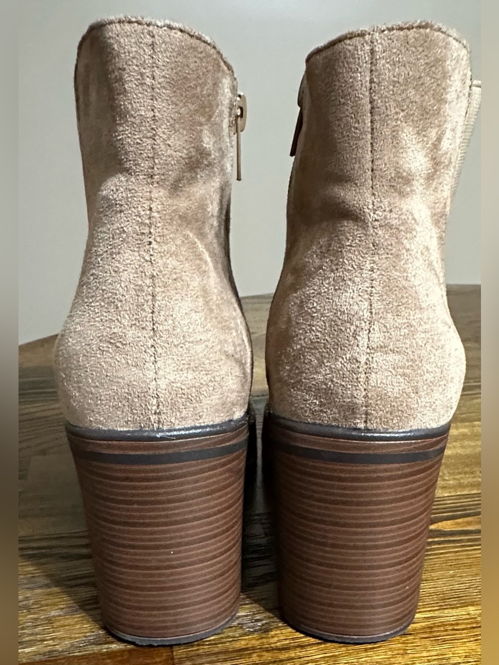 Pierre Dumas Women's Tan Suede Platform Ankle Boots. new without box - Picture 5 of 6
